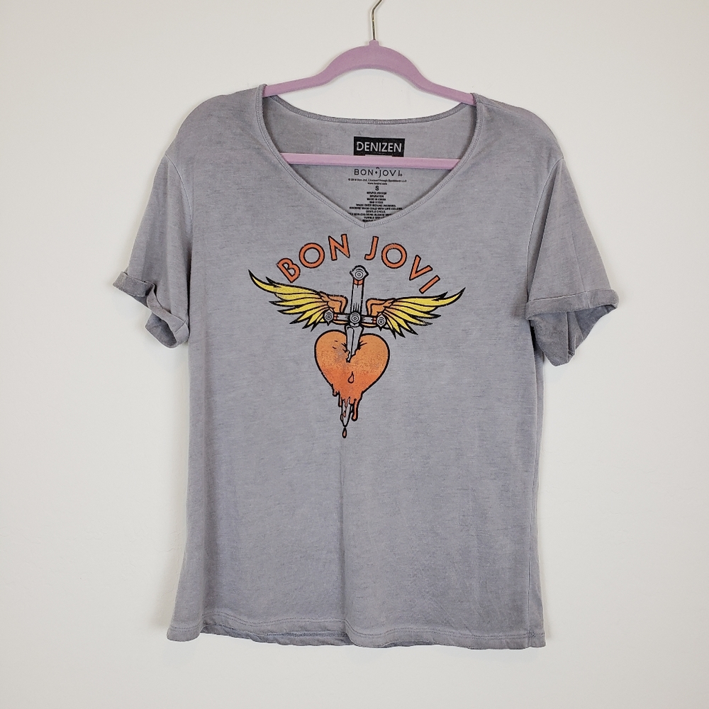 Bon Jovi graphic band tee size small